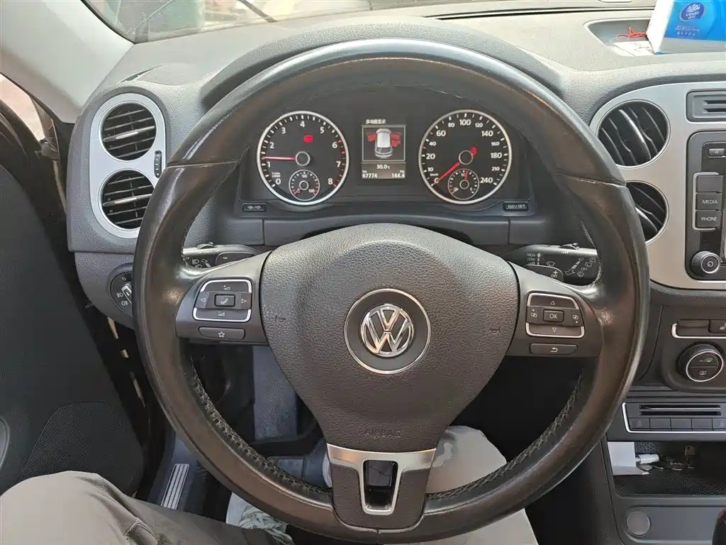 Volkswagen Tiguan 2015 1.8TSI AT Luxury — Фотографии автомобиля 3