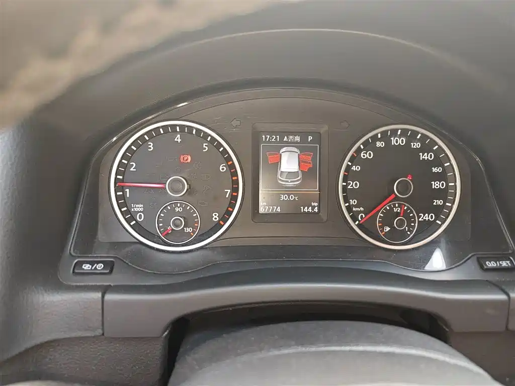 Volkswagen Tiguan 2015 1.8TSI AT Luxury — Фотографии автомобиля 4