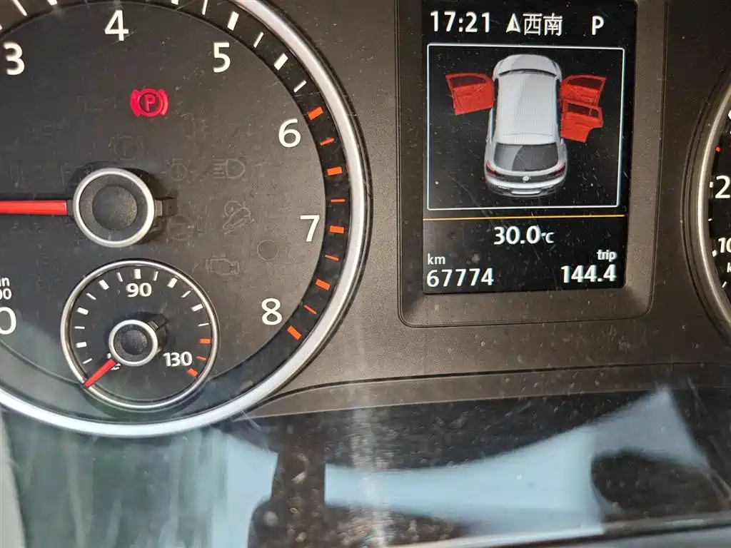 Volkswagen Tiguan 2015 1.8TSI AT Luxury — Фотографии автомобиля 5