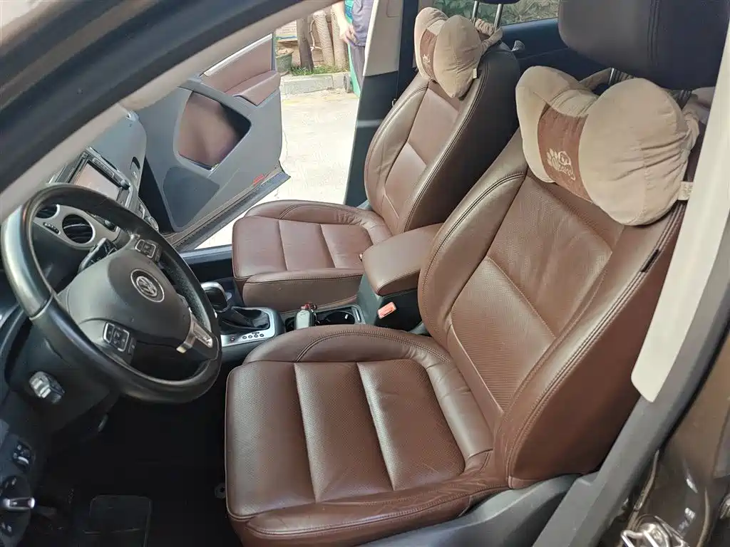 Volkswagen Tiguan 2015 1.8TSI AT Luxury — Фотографии автомобиля 8