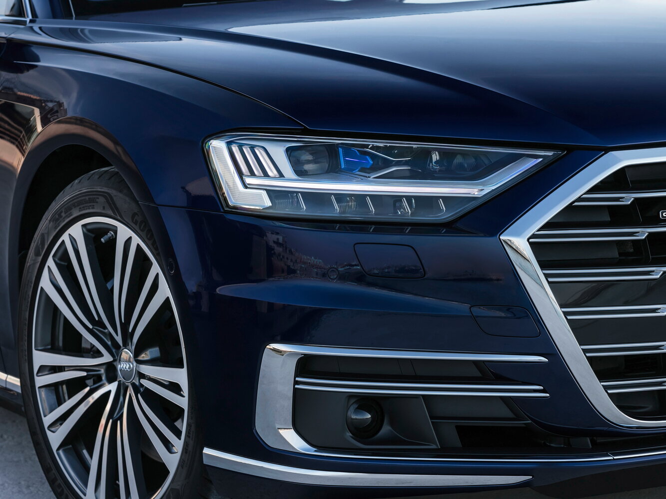Audi A8 2017 A8L 45 TFSI quattro — Фотографии комплектации 13