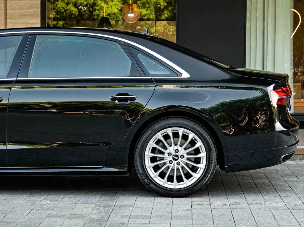 Audi A8 2017 A8L 45 TFSI quattro — Фотографии автомобиля 5