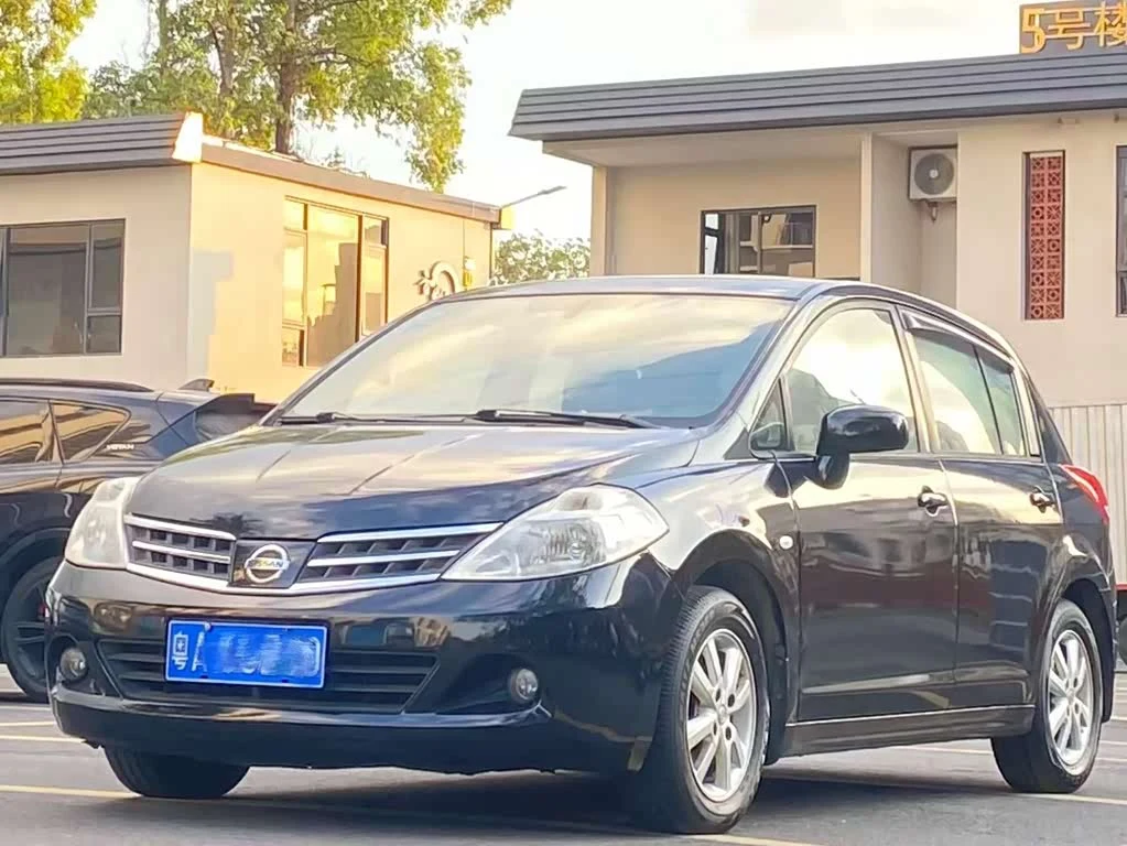 Nissan Tiida 2011 1.6L CVT Luxury