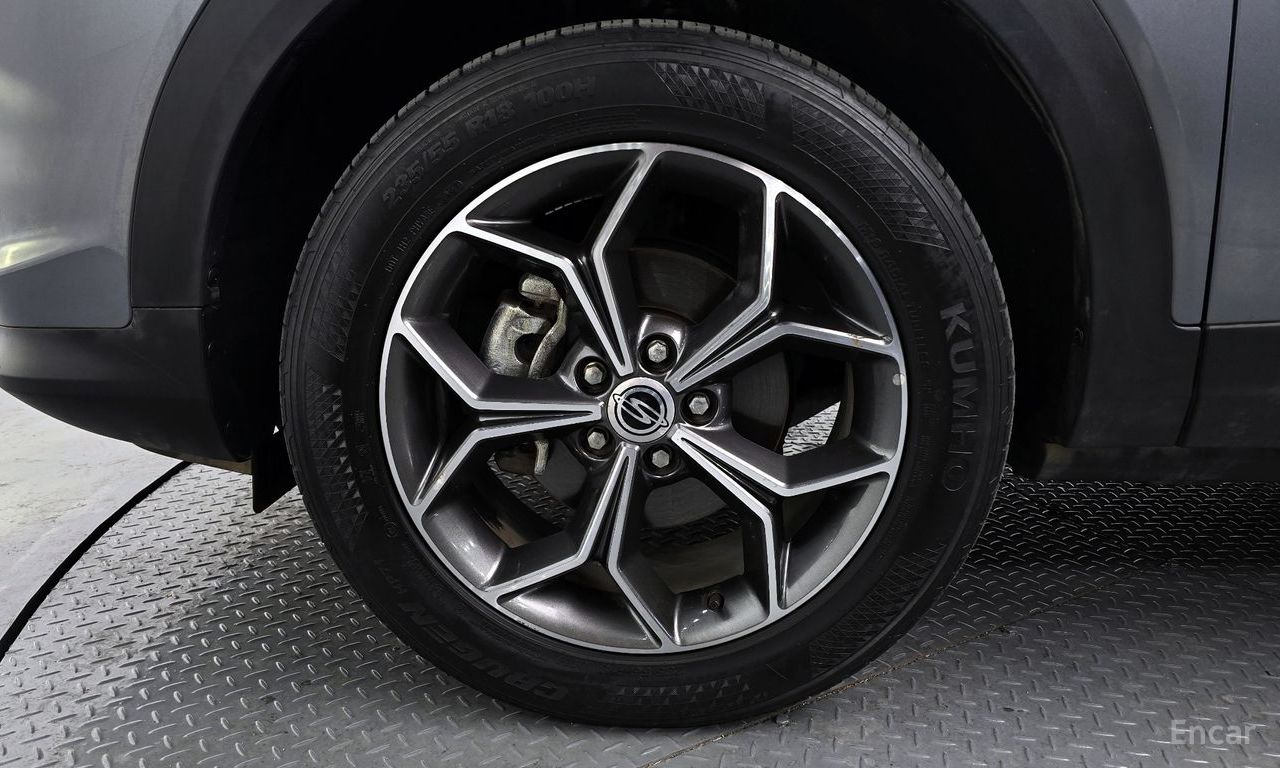 KG Mobility Korando Gasoline 1.5 2WD C5 — Фотографии автомобиля 5