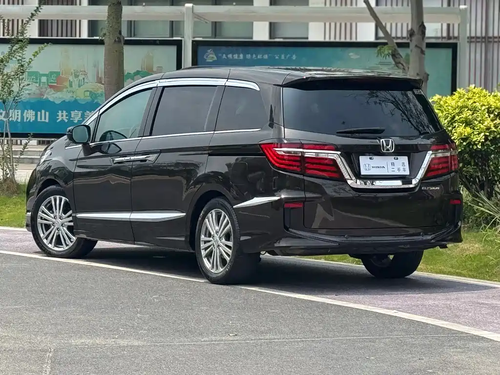 Honda Elysion 2016 2.4L Luxury — Фотографии автомобиля 4