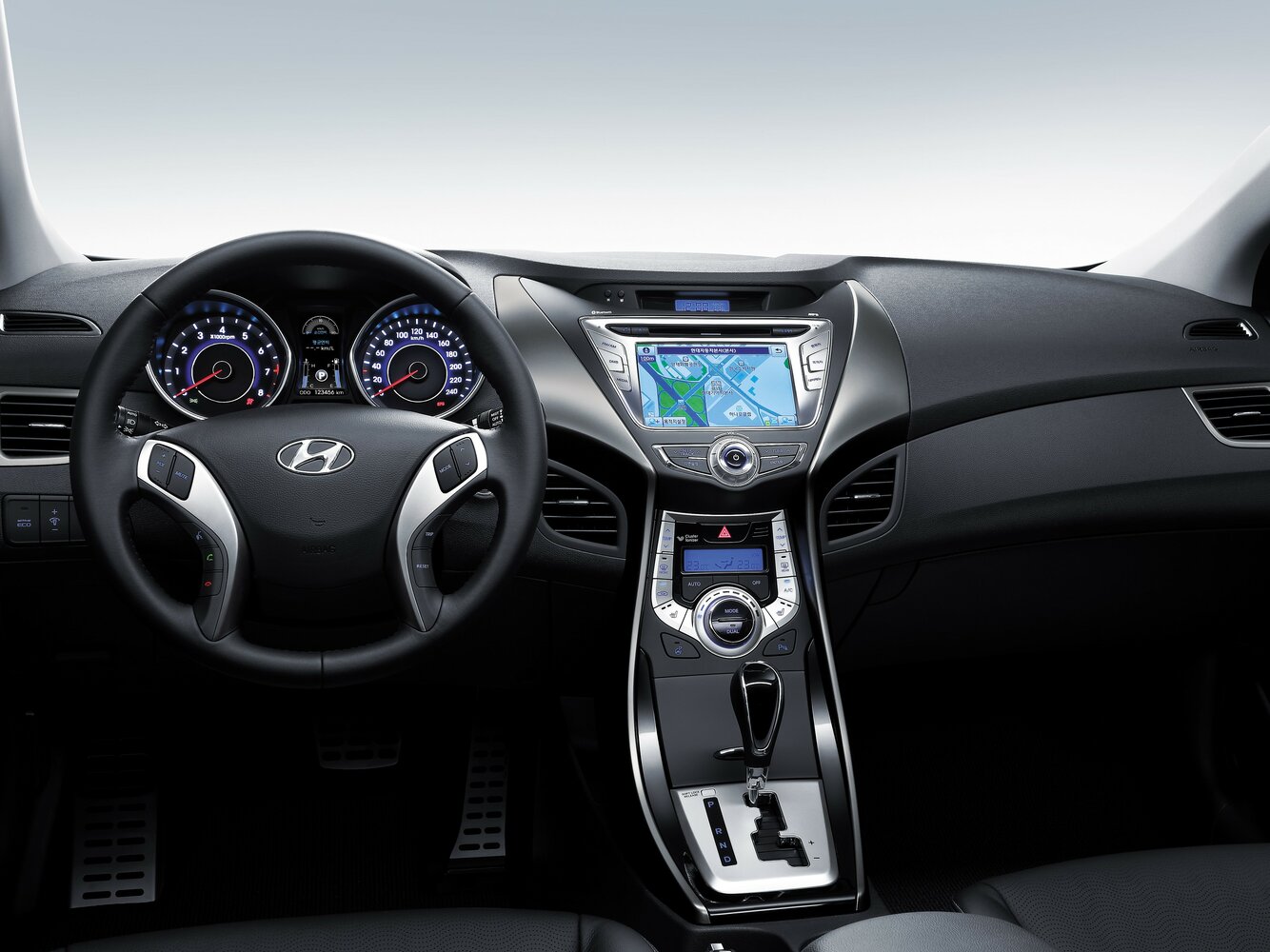 Hyundai Avante M16 GDI Luxury — Фотографии комплектации 8