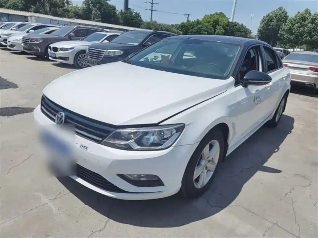 Volkswagen Lamando 2015 230TSI DSG