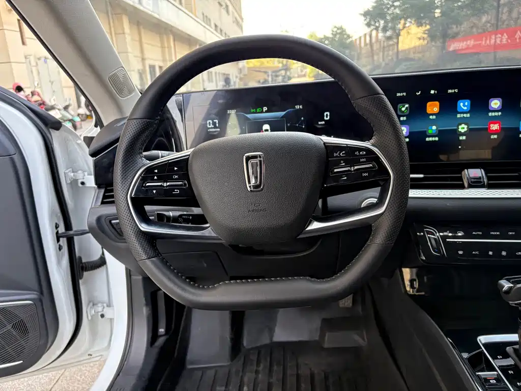 Bestune B70 2023 1.5T AT 70 — Фотографии автомобиля 11