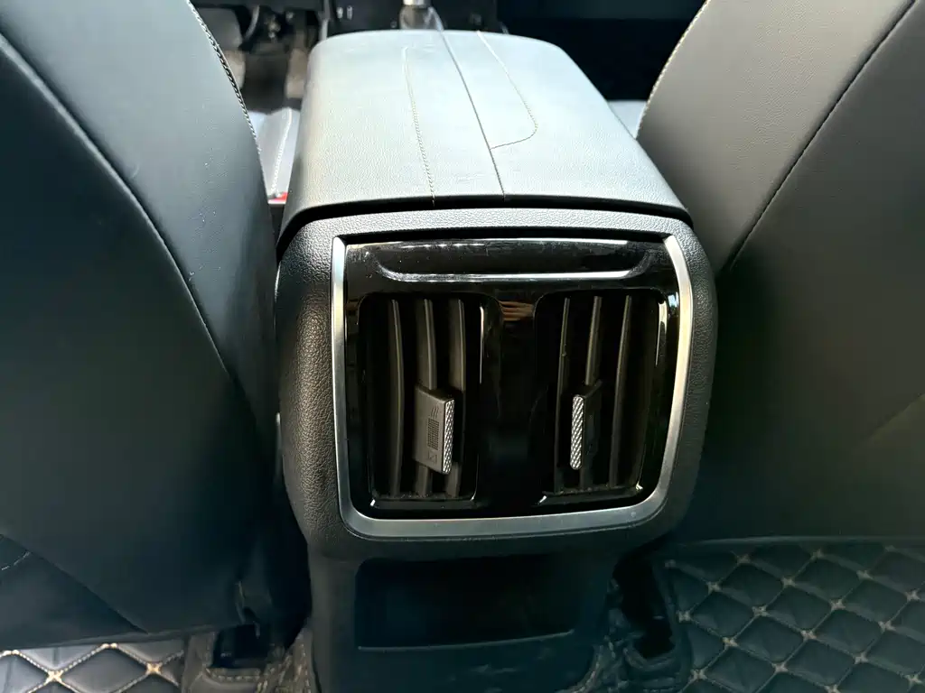 Bestune B70 2023 1.5T AT 70 — Фотографии автомобиля 15
