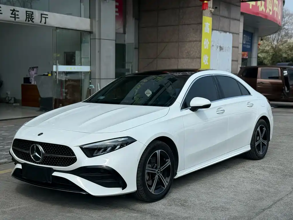 Mercedes-Benz A-Class A 2023 A 200 L Fashion
