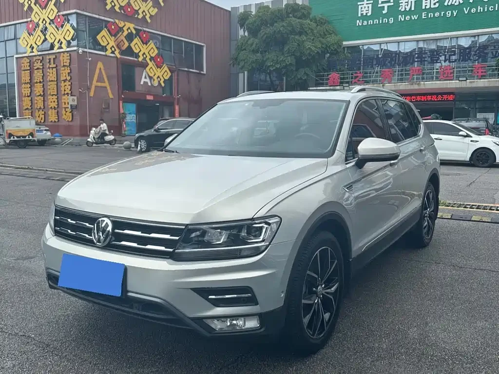 Volkswagen Tiguan L L 2019 330TSI AT Luxury VI