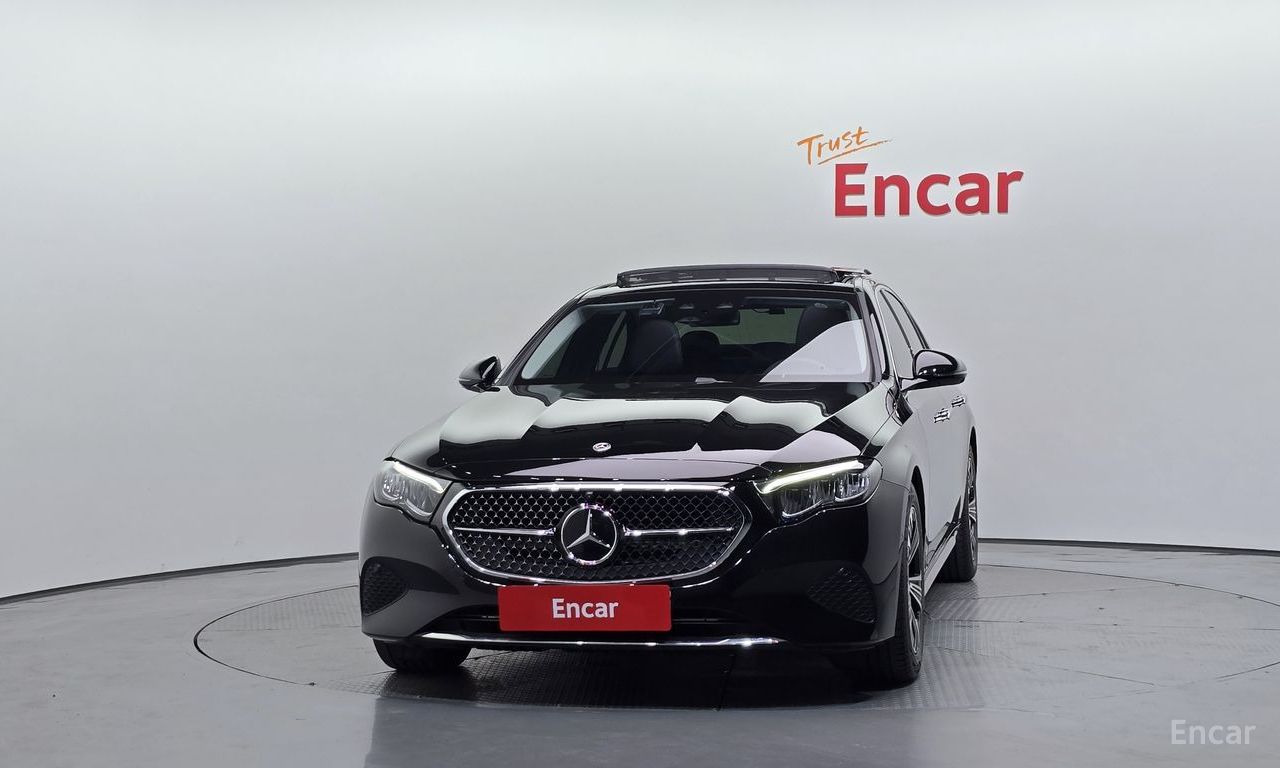 Mercedes-Benz E-Class E200 — Фотографии автомобиля 3