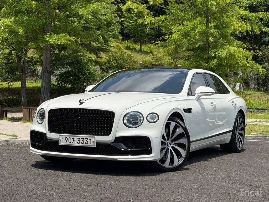 Bentley Flying Spur — Фотографии автомобиля 1