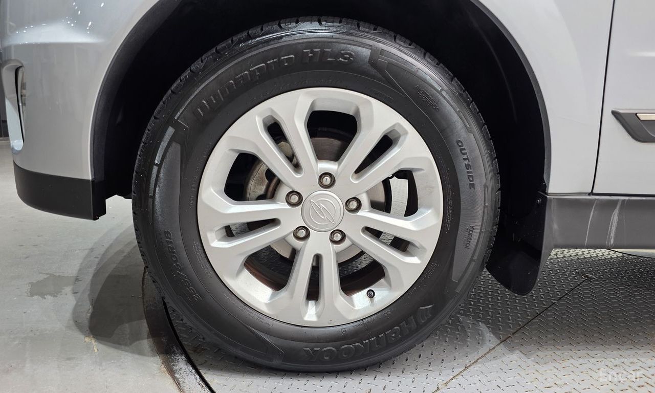 KG Mobility Korando 2.2 CX5 2WD — Фотографии автомобиля 5